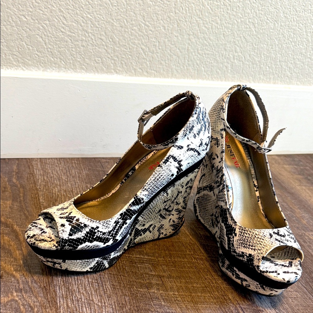 JustFab Black and White Snakeskin Wedges